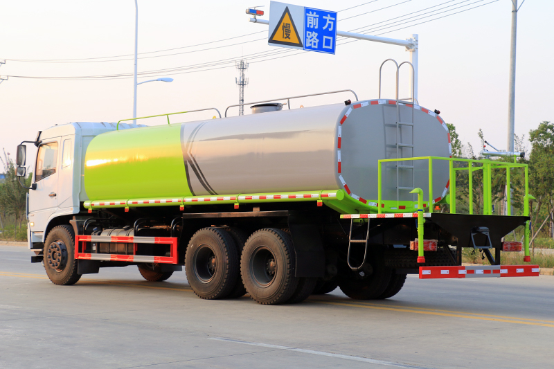 东风D3L后八轮 20吨 洒水车​